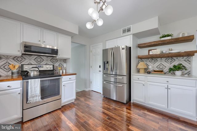 6 PRIMROSE LN, Reading, PA 19608