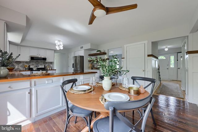 6 PRIMROSE LN, Reading, PA 19608