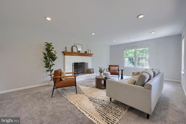 6 PRIMROSE LN, Reading, PA 19608