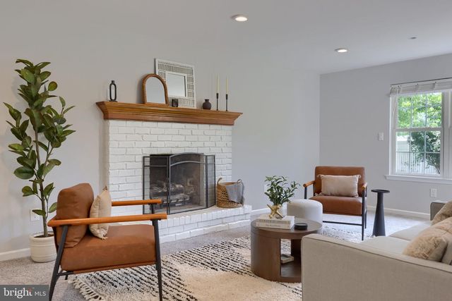 6 PRIMROSE LN, Reading, PA 19608
