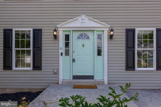 6 PRIMROSE LN, Reading, PA 19608