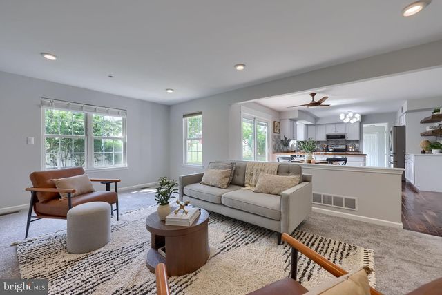 6 PRIMROSE LN, Reading, PA 19608