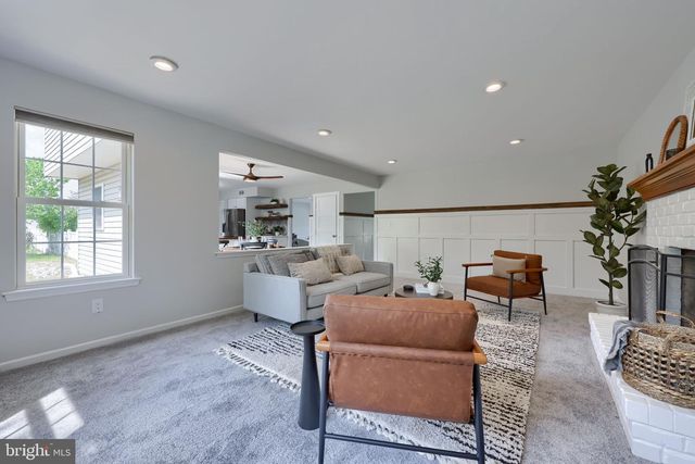 6 PRIMROSE LN, Reading, PA 19608