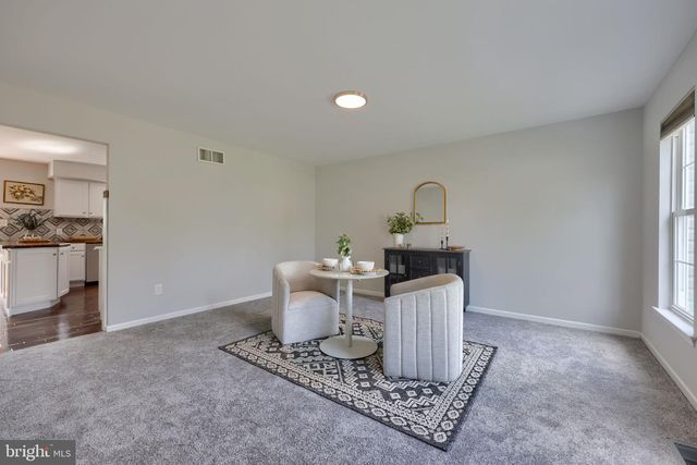 6 PRIMROSE LN, Reading, PA 19608
