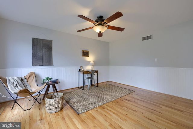6 PRIMROSE LN, Reading, PA 19608