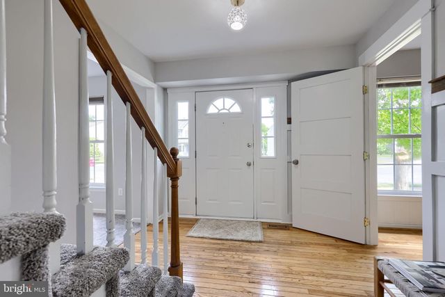 6 PRIMROSE LN, Reading, PA 19608