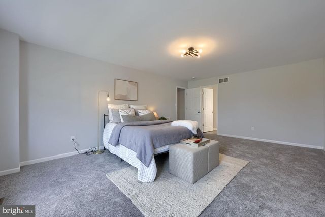 6 PRIMROSE LN, Reading, PA 19608