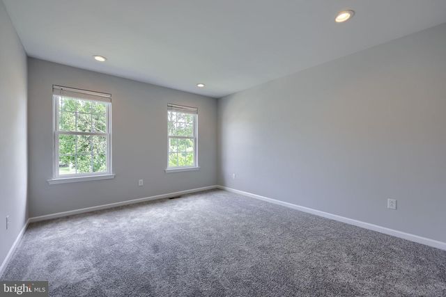 6 PRIMROSE LN, Reading, PA 19608
