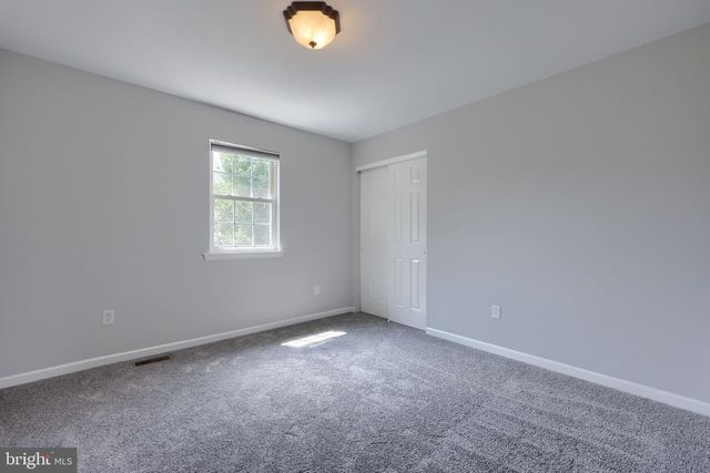 6 PRIMROSE LN, Reading, PA 19608