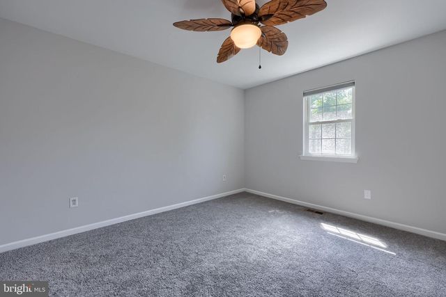 6 PRIMROSE LN, Reading, PA 19608