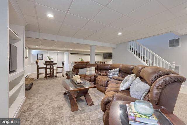 6 PRIMROSE LN, Reading, PA 19608