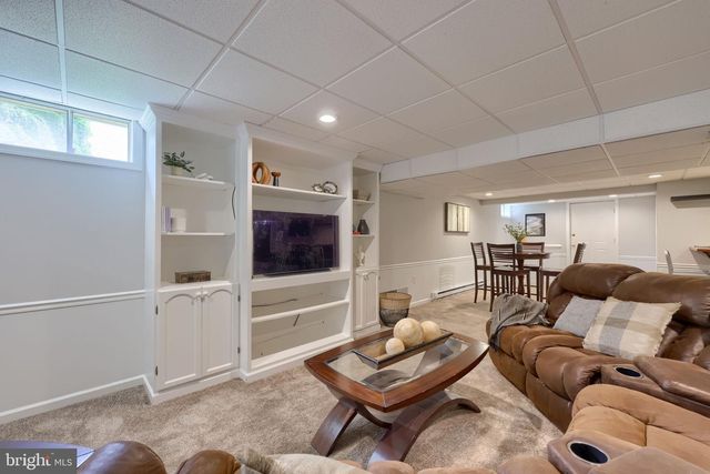 6 PRIMROSE LN, Reading, PA 19608