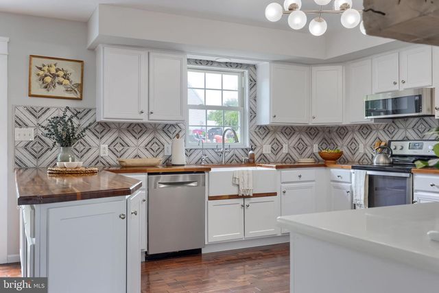 6 PRIMROSE LN, Reading, PA 19608