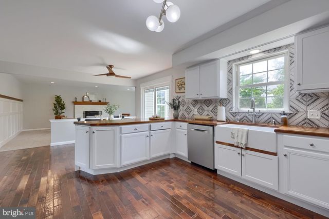 6 PRIMROSE LN, Reading, PA 19608