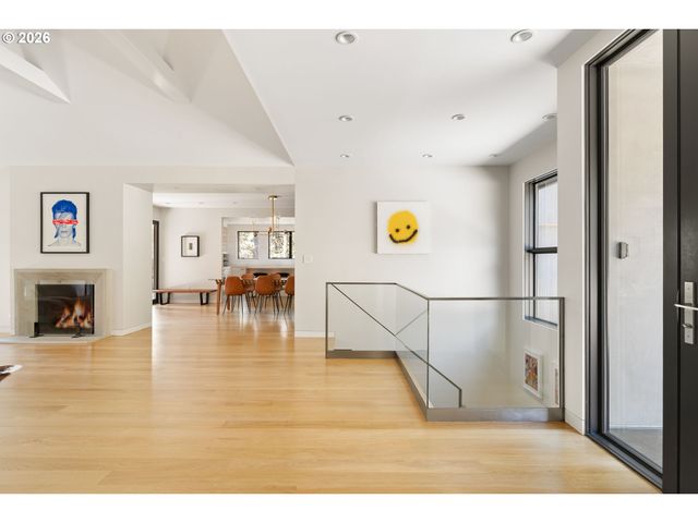 5202 Sw BURTON Dr, Portland, OR 97221