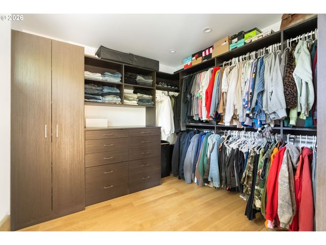 5202 Sw BURTON Dr, Portland, OR 97221