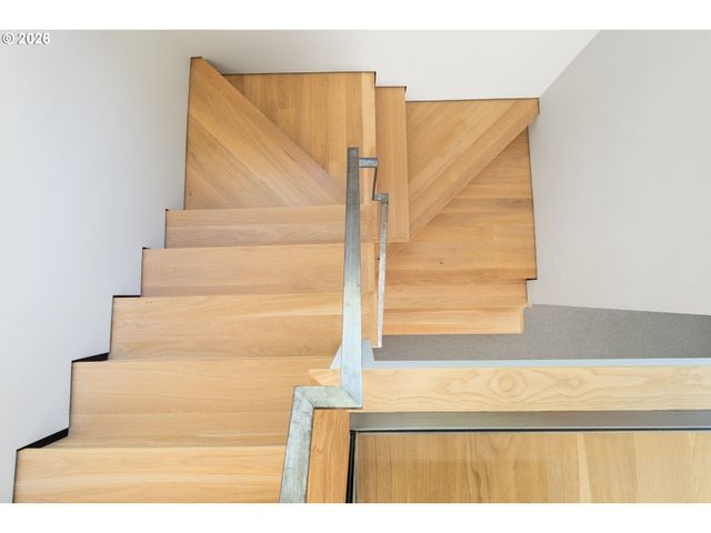 5202 Sw BURTON Dr, Portland, OR 97221