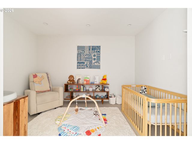 5202 Sw BURTON Dr, Portland, OR 97221