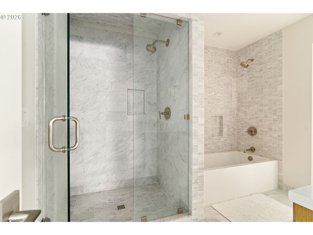 5202 Sw BURTON Dr, Portland, OR 97221