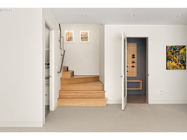 5202 Sw BURTON Dr, Portland, OR 97221