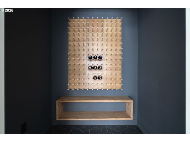 5202 Sw BURTON Dr, Portland, OR 97221