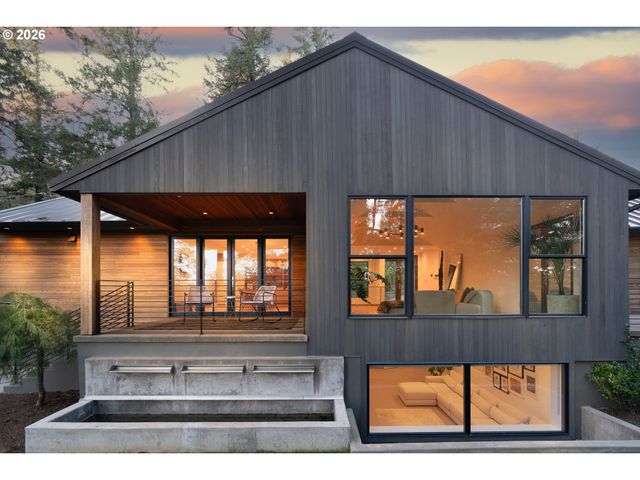 5202 Sw BURTON Dr, Portland, OR 97221