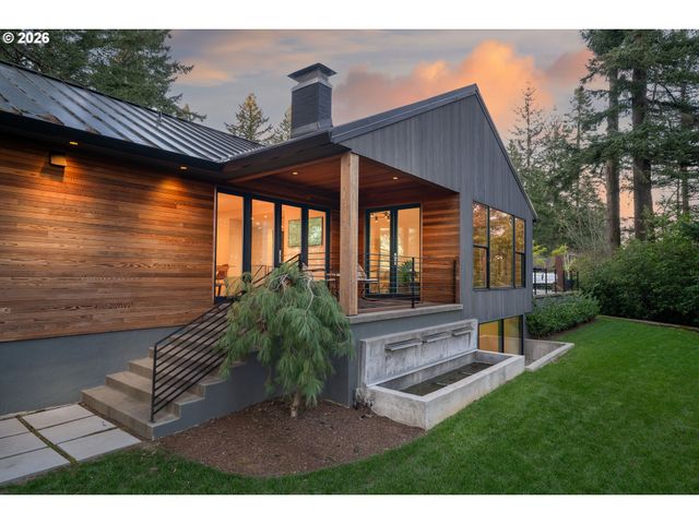 5202 Sw BURTON Dr, Portland, OR 97221