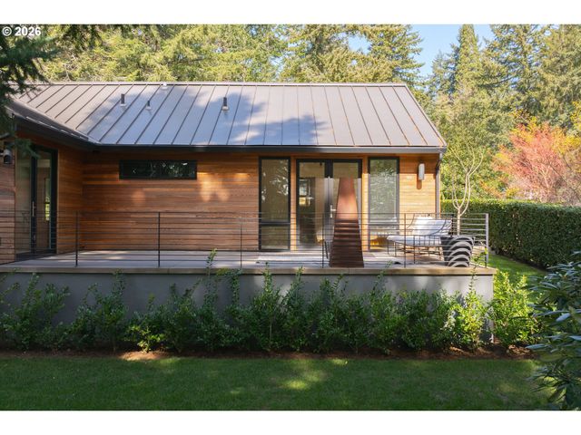 5202 Sw BURTON Dr, Portland, OR 97221