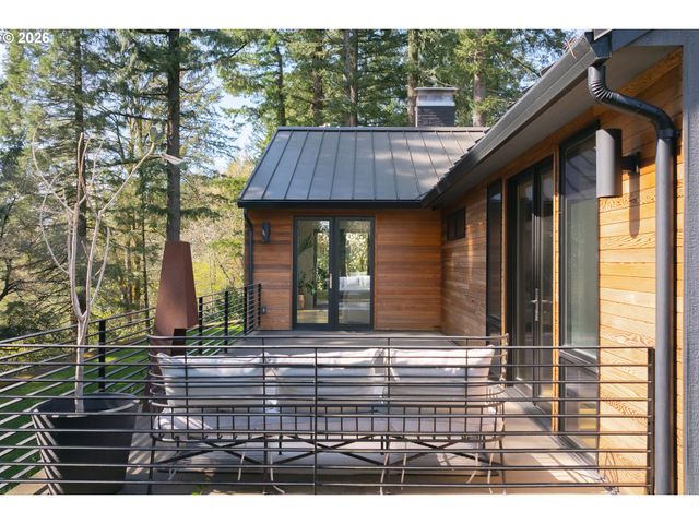 5202 Sw BURTON Dr, Portland, OR 97221