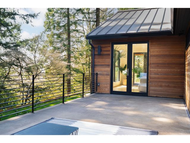 5202 Sw BURTON Dr, Portland, OR 97221