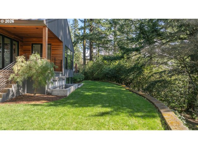 5202 Sw BURTON Dr, Portland, OR 97221