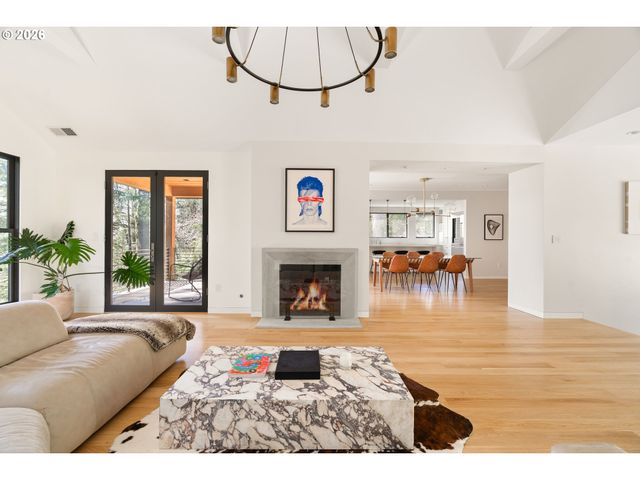 5202 Sw BURTON Dr, Portland, OR 97221