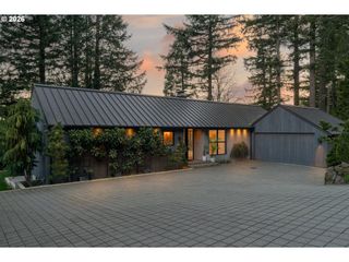 5202 Sw BURTON Dr, Portland, OR 97221