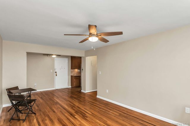 370 Broadway 4J, Long Beach, NY 11561
