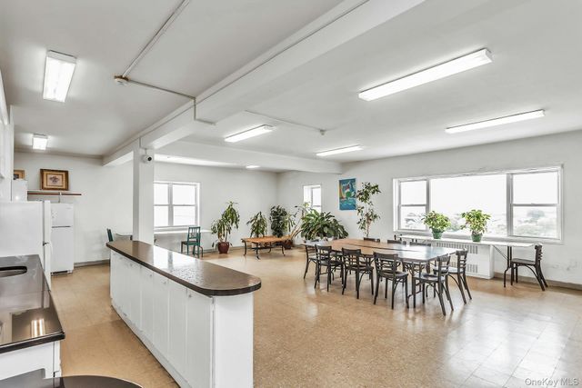 370 Broadway 4J, Long Beach, NY 11561