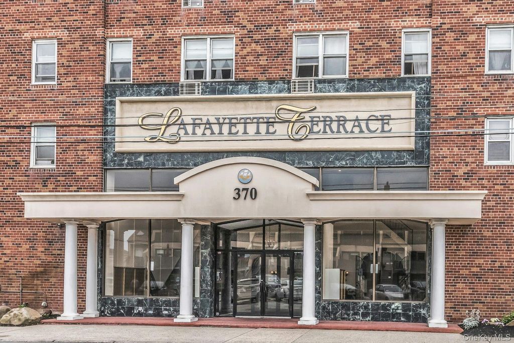 370 Broadway 4J, Long Beach, NY 11561
