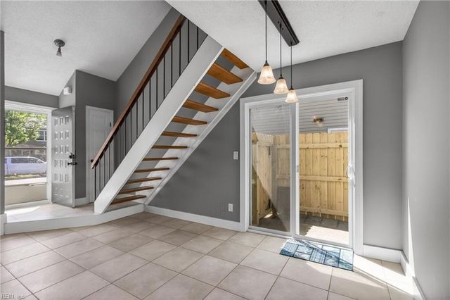 316 Falling LN, Virginia Beach, VA 23454