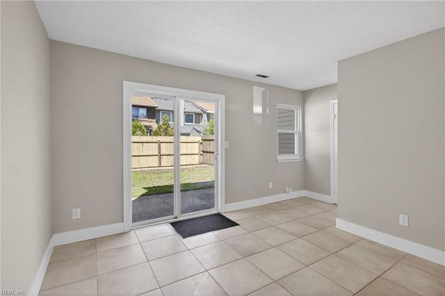 316 Falling LN, Virginia Beach, VA 23454