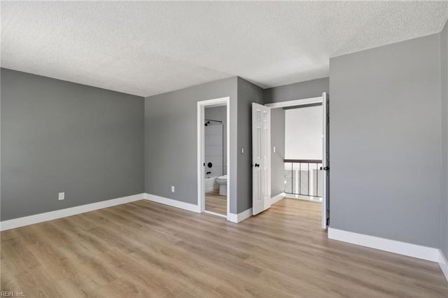 316 Falling LN, Virginia Beach, VA 23454