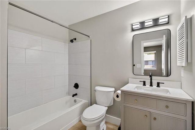 316 Falling LN, Virginia Beach, VA 23454