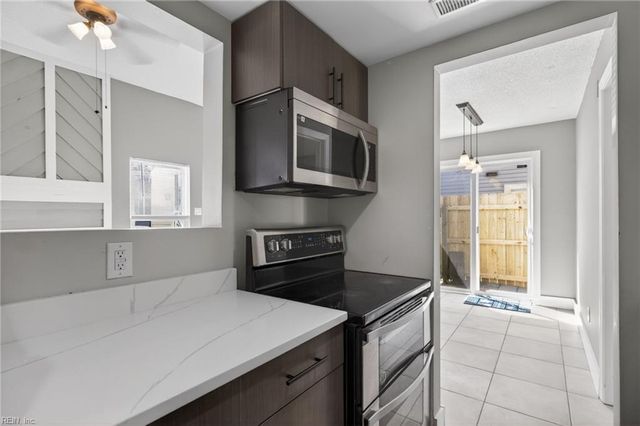 316 Falling LN, Virginia Beach, VA 23454