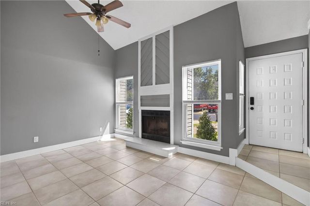 316 Falling LN, Virginia Beach, VA 23454
