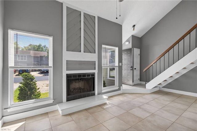 316 Falling LN, Virginia Beach, VA 23454