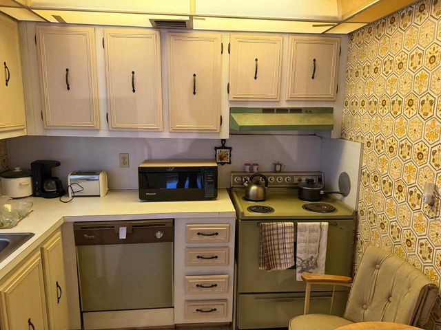 709 Lori Drive 215, Palm Springs, FL 33461