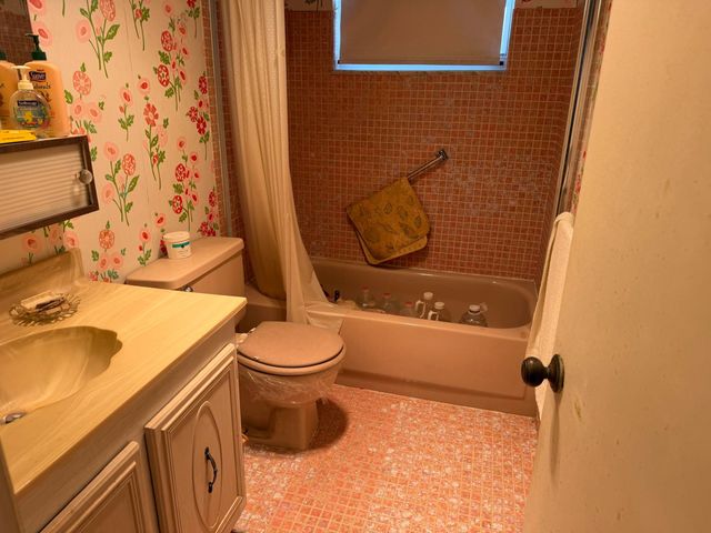 709 Lori Drive 215, Palm Springs, FL 33461