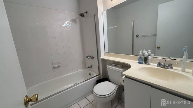 178 Linda Lane, Edison, NJ 08820