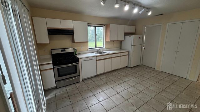 178 Linda Lane, Edison, NJ 08820