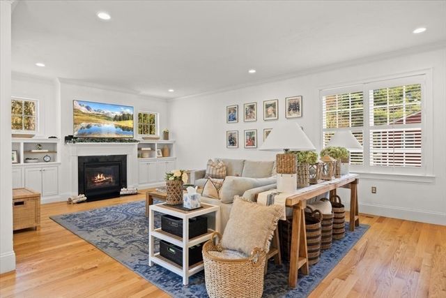296 Wood St, Hopkinton, MA 01748