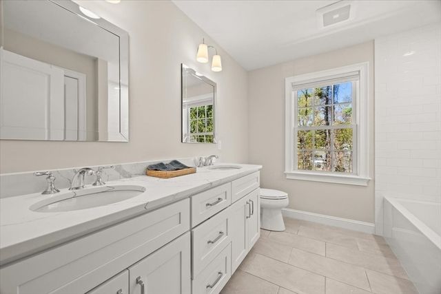 296 Wood St, Hopkinton, MA 01748