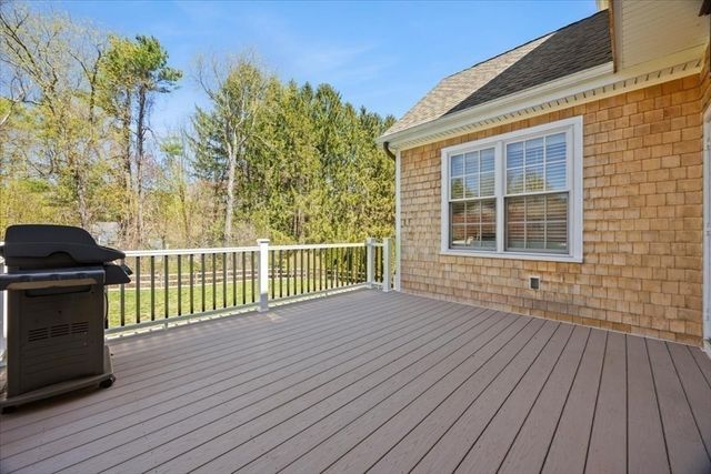 296 Wood St, Hopkinton, MA 01748